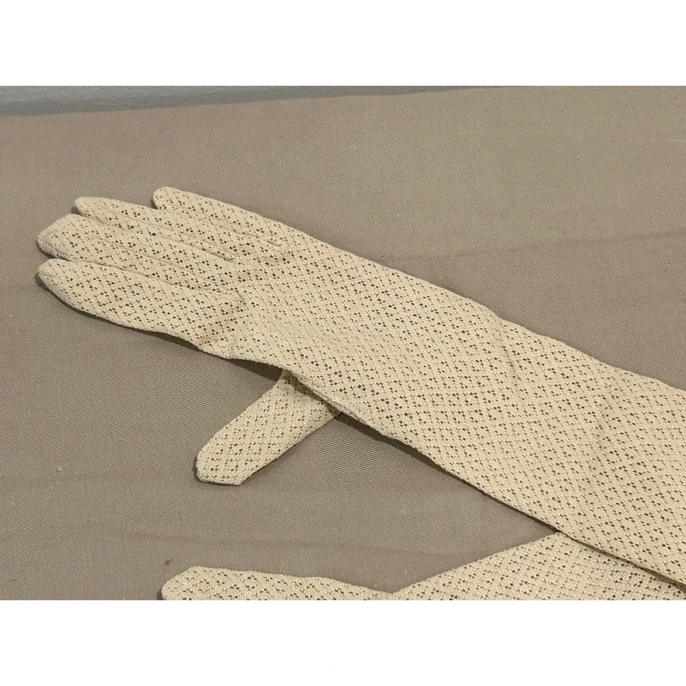 Vintage mid-century nylon lace‎ gloves, likely produced in Japan.